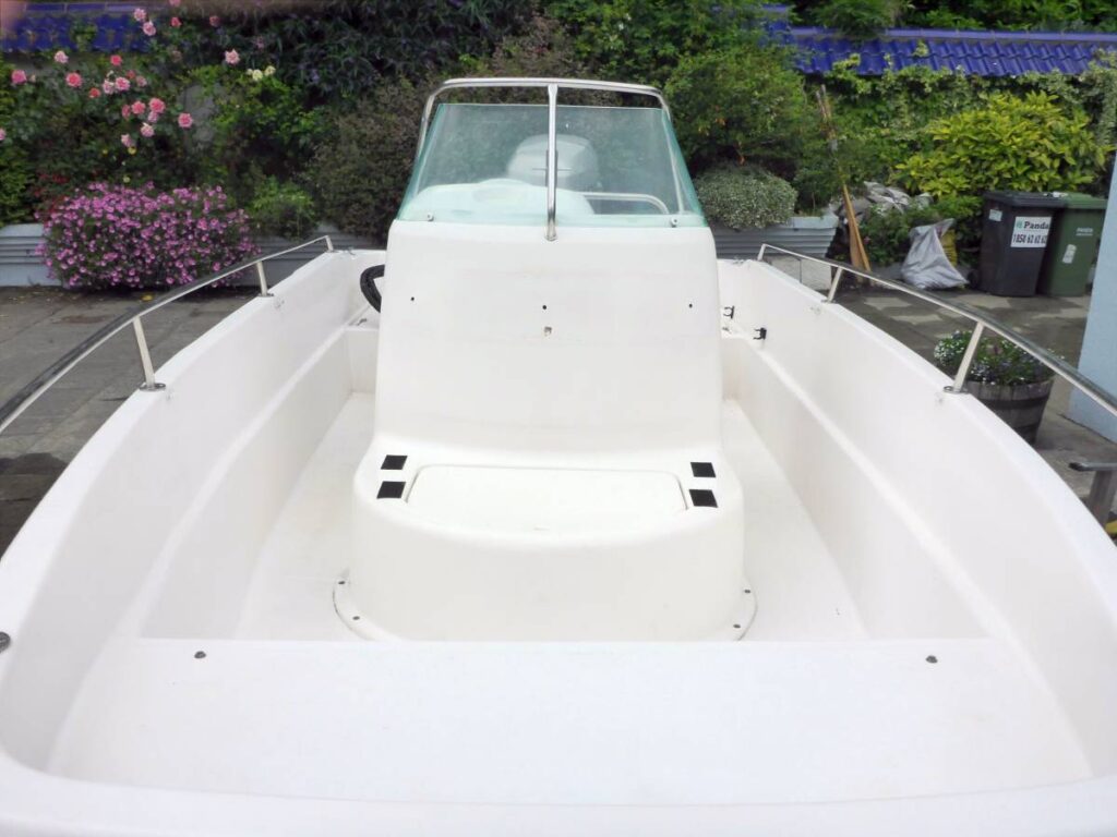 The power of Grunt! shown by these pictures of a Clean Dory after treatment with Grunt! Effortless and efficient fibreglass gelcoat cleaner