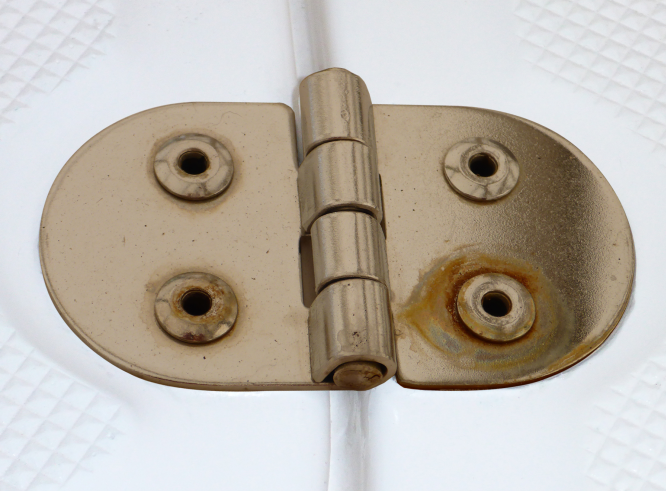 Super Stainless Marine and Boat bright work cleaner - Rusty hinge before Super Stainless rust removal treatment